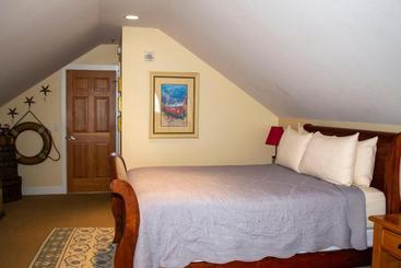 Otter Beach Lodges
