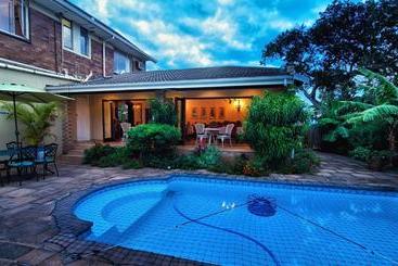 Пансион Hilltop Manor Bed And Breakfast