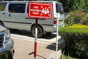 Пансион Thamalakane Guest House