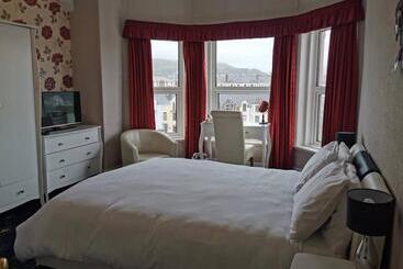 بنسيون Athol Park Guest House