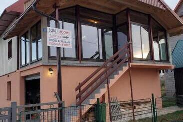 پانسیون Deluxe Studio & Rooms Zarubica