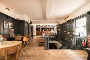 هاستل The Black Fox