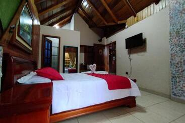 ペンション Hostal Casa Cultural Mindo