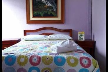 پانسیون Hostal Casa Cultural Mindo