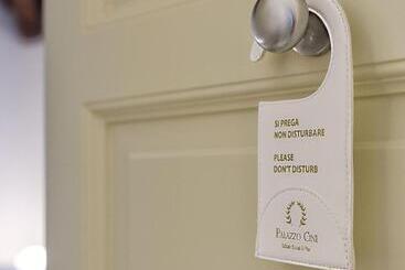 تختخواب و صبحانه Palazzo Cini Luxury Rooms In Pisa