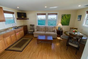 Harborside Motel & Marina