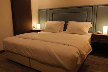 ستاى ان السلامه غرف واجنحه فندقيه Stay Inn Suites
