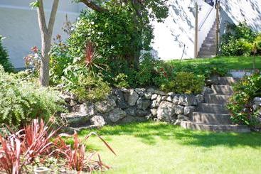 تختخواب و صبحانه 27 The Terrace