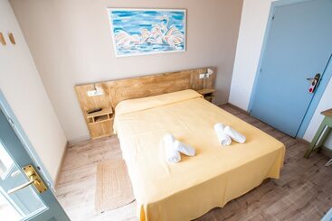 فندق Hostal Santi