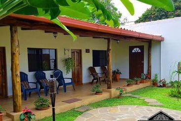 پانسیون Hostal Deyluwin