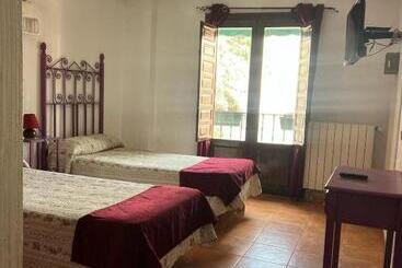 پانسیون Hostal Calderon Cuenca