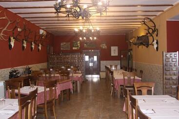 ペンション Hostal La Zarza