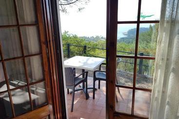 هتل Hostal Sa Barraca   Adults Only