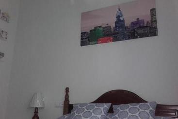 پانسیون Hostal Emiros