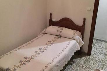 پانسیون Hostal Emiros