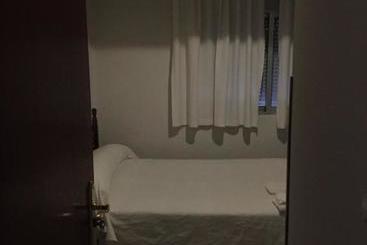 پانسیون Hostal Emiros