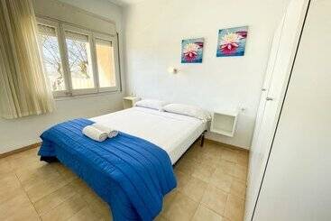 Apartamentos Sol y Mar Segur 3000