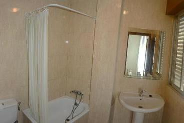 پانسیون Hostal Baviera