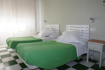 Пансион Hostal Puerto Beach
