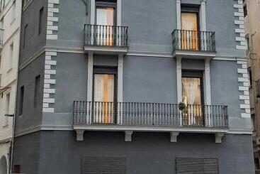 پانسیون L Astrolabi  Centre Ripoll