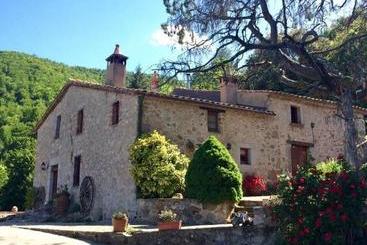 هتل Hostal Rural Masia El Buxaus Montseny