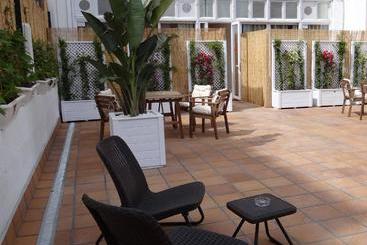 پانسیون Hostal Balkonis
