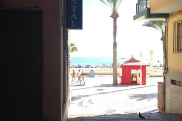 پانسیون Hostal Delfin Verde