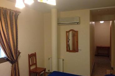 پانسیون Hostal Delfin Verde