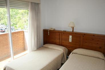 پانسیون Hostal Puente De Piedra
