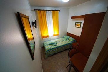 پانسیون Hostal Restaurante El Surtidor