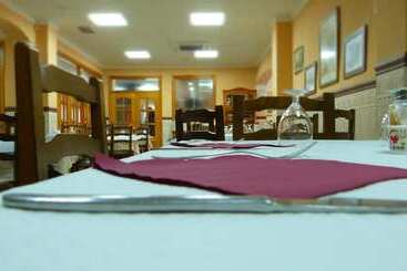 Пансион Hostal Restaurante La Masía