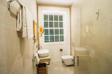 Cayres Suites Surdo