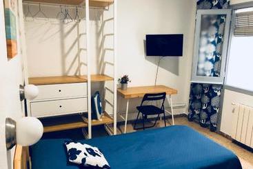 پانسیون Hostal Carlos Iii