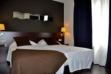 پانسیون Hostal La Rotonda