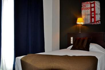 پانسیون Hostal La Rotonda