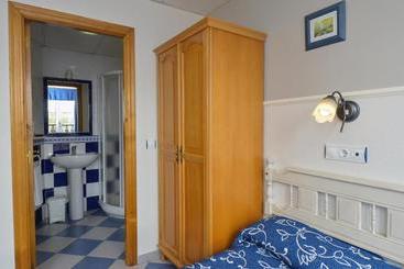 پانسیون Hostal Linares