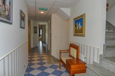 پانسیون Hostal Linares