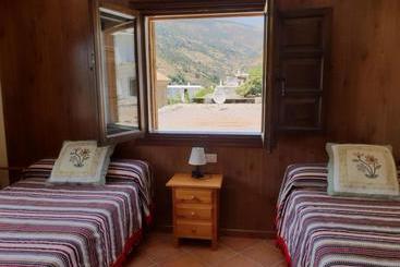 پانسیون Hostal Pampaneira