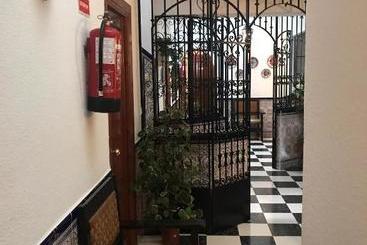 پانسیون Hostal Plaza Damasco