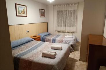 پانسیون Hostal Residencia Taray