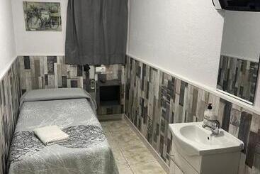 پانسیون Hostal Restaurante Avenida De Madrid