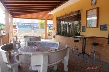 پانسیون Hostal Restaurante Las Rejas