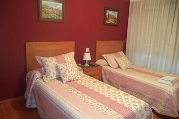 بنسيون Pensión Vegadeo Gijón