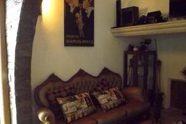 هاستل Dh Country House