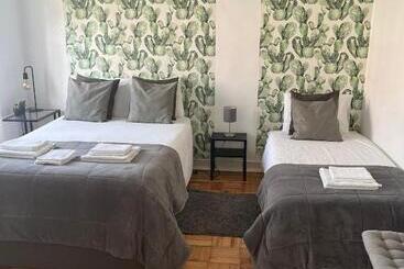 پانسیون Alvalade Ii Airport Guest House