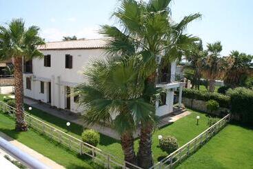 پانسیون Oasi Guzzetta Hotel&case Vacanze