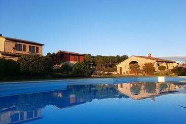 هتل Agriturismo Borgo Montecucco