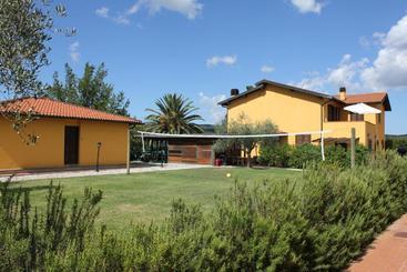 هتل Agriturismo Valentini