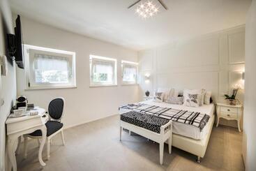 Пансион Riviera Carducci Rooms