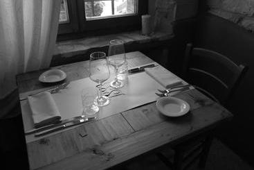 فندق صغير 1883 Restaurant & Rooms